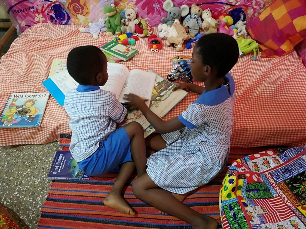 Kinder Ghana Lesend c Samia Kassid scaled 1