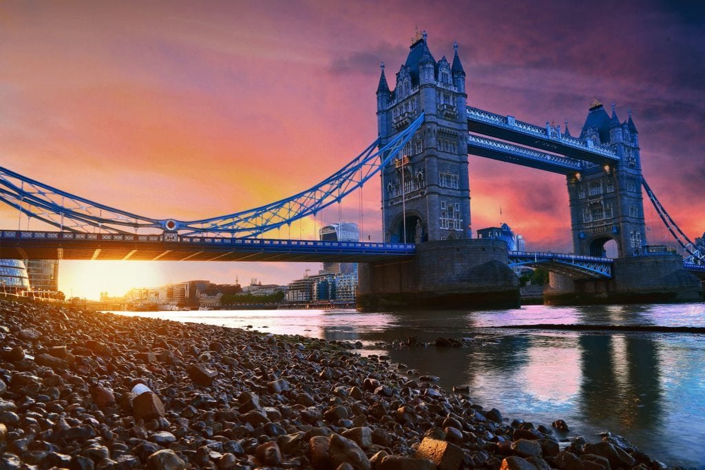 Blick auf die Tower Bridge und die Themse