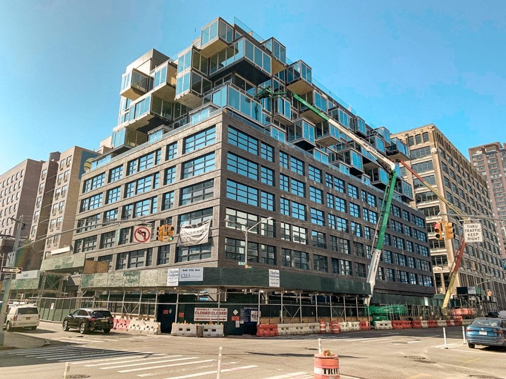 Das eindrucksvolle Gebäude aus recycelten Industrieabfällen in New York.