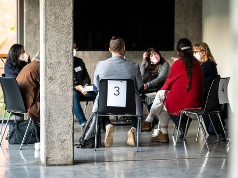 Kleingruppen bei der ersten Sitzung des Klimabürger:innenrats.