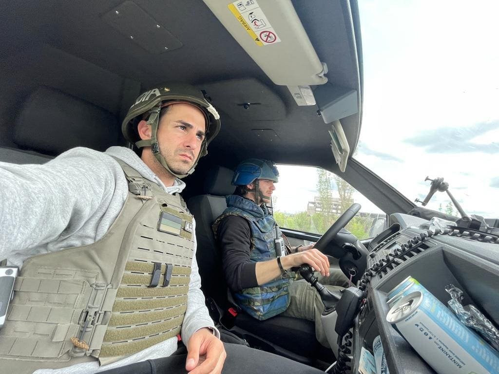 Gruender Serkan Eren und unser 2. Vorstan Patrick Muenz vor einer Evakuierung von vulnerablen Personen in Severodonetsk
