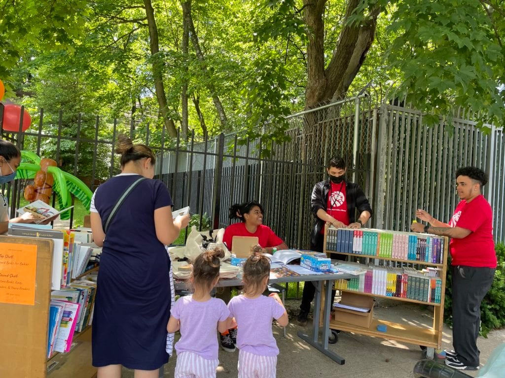 NYPL verschenken Bücher
