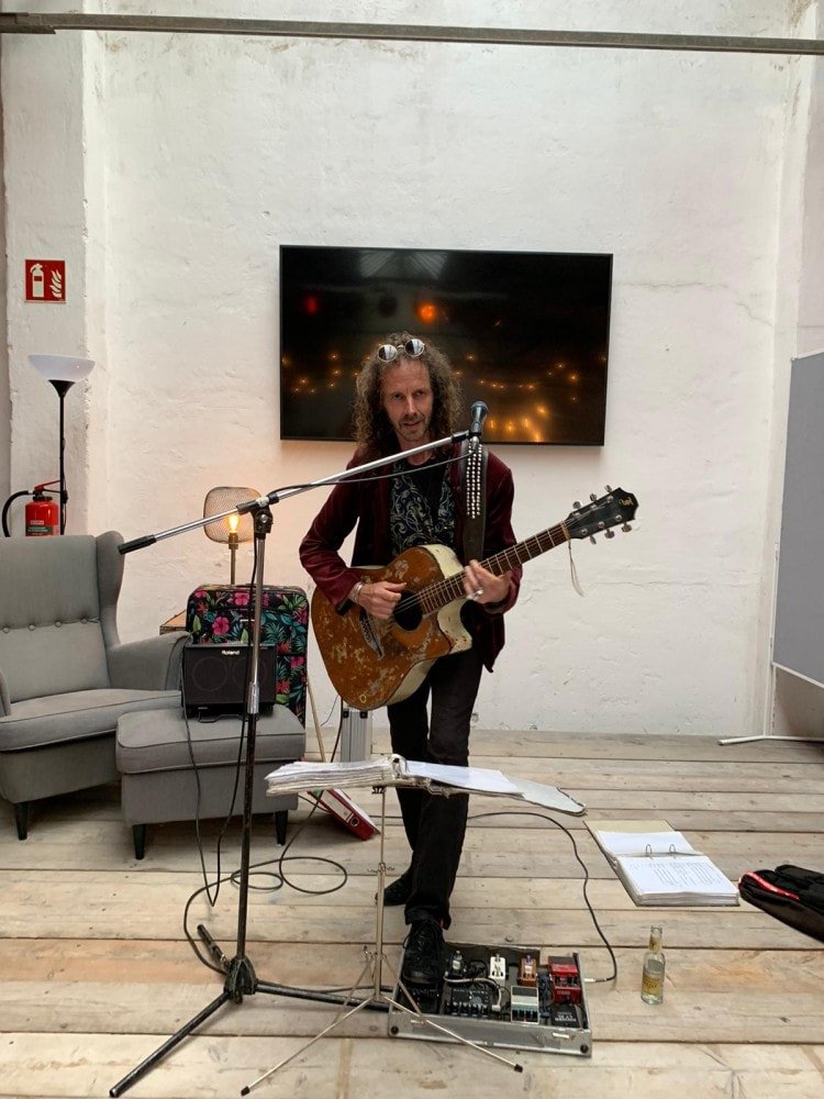 Das ist Michael Insinger.