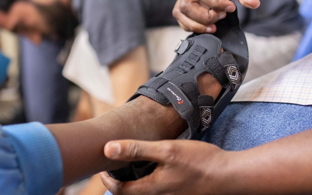 Mitwachsende Schuhe für Kinder in Armut
