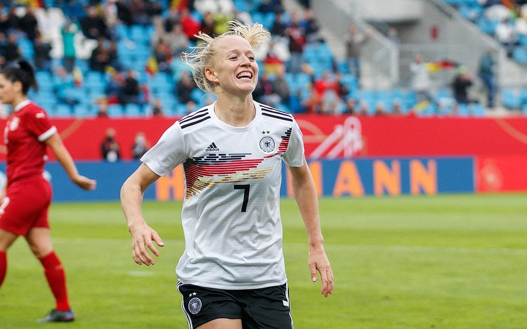 Good News Flash: Begeisterung bei Fußballerinnen über steigende Stadionbesuche