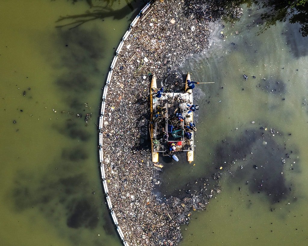 Die Trashboom von Plastic Fischer hält das Plastik auf.