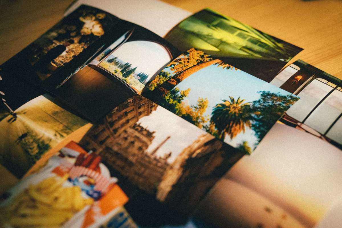 Ein Teil der verkauften Postkarten. Fotograf: Lenny Rothenberg