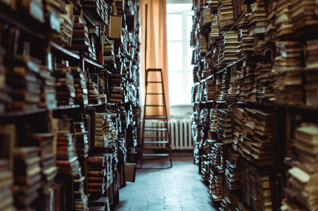 Türkische Bücherei führt weggeworfene Bücher aus Müll