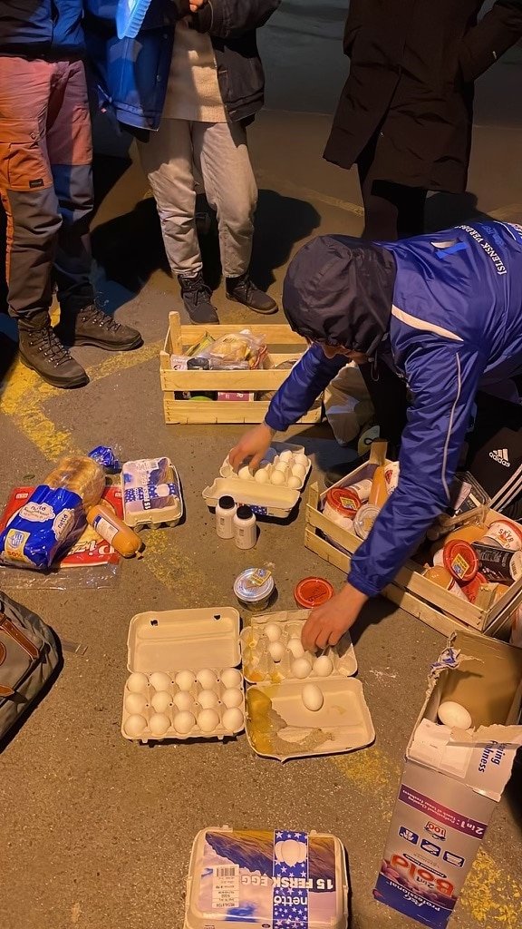 Die Ausbeute in Island: Eier und Wurst - Containern