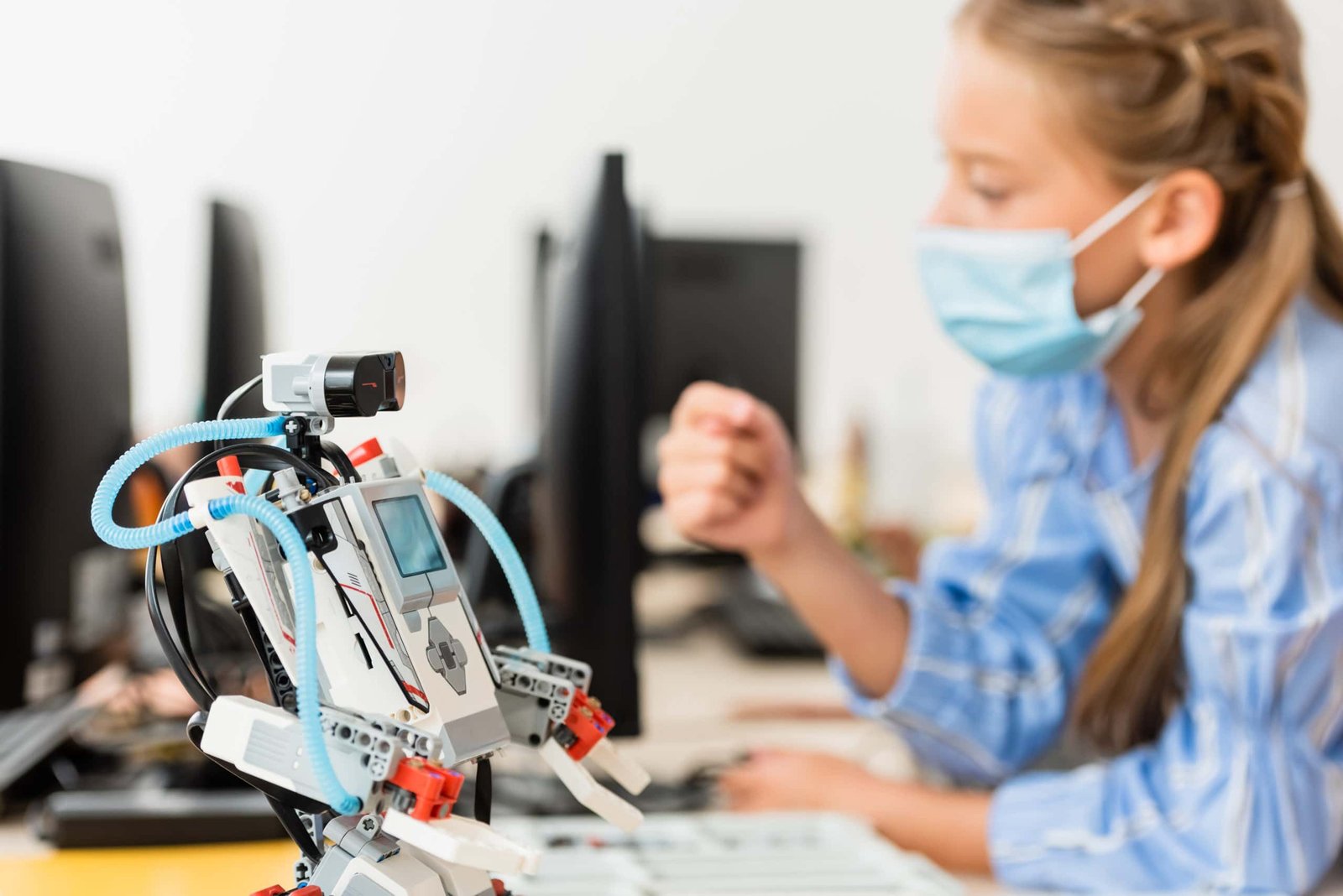 Technologischer Fortschritt sowie Robotik bringen viele positiven Effekte für die Menschen