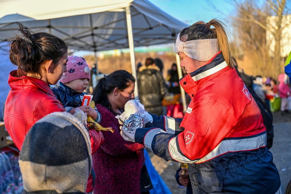 Good News Flash: Ungarische Malteser versorgen Geflüchtete in Beregsurany an der ukrainischen Grenze. Foto: Malteser 