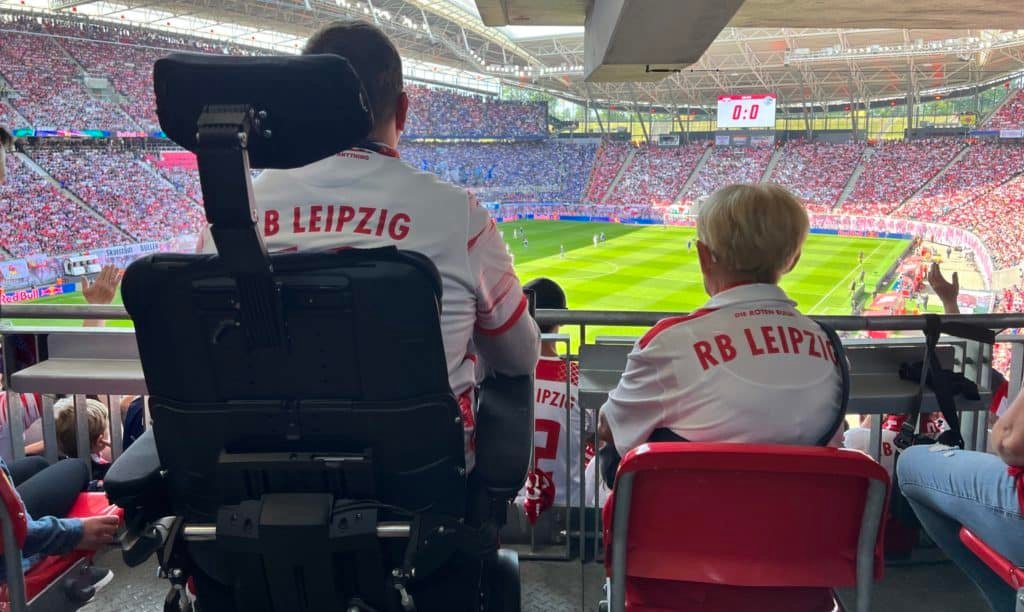Reportage Barrierefreier Fußball: : Rollstuhlplätze