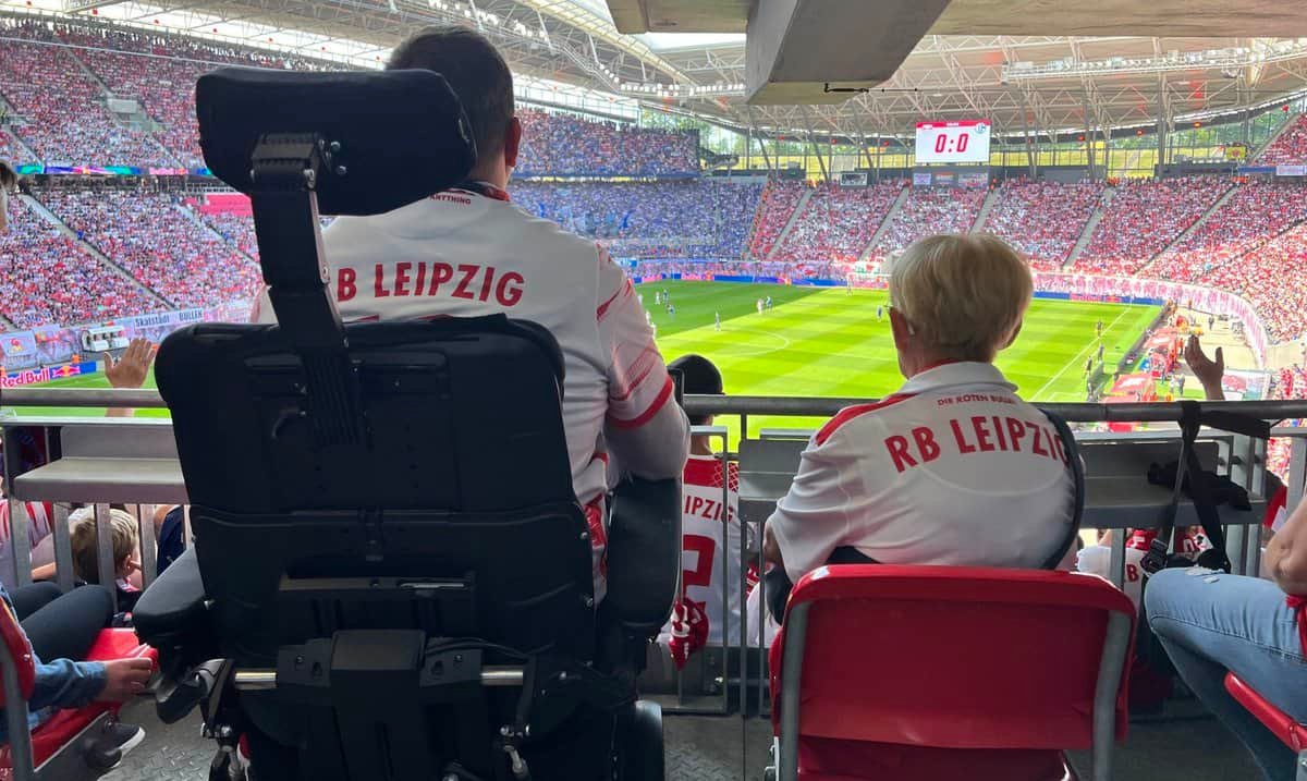 Reportage Barrierefreier Fußball: : Rollstuhlplätze