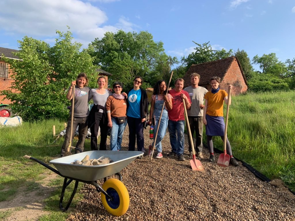 Ein Gruppenbild von Freiwilligen und WWOOF-Hosts