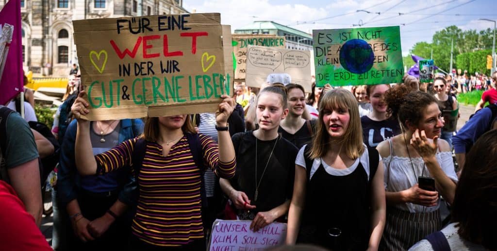 Kinder demonstrieren für die Umwelt