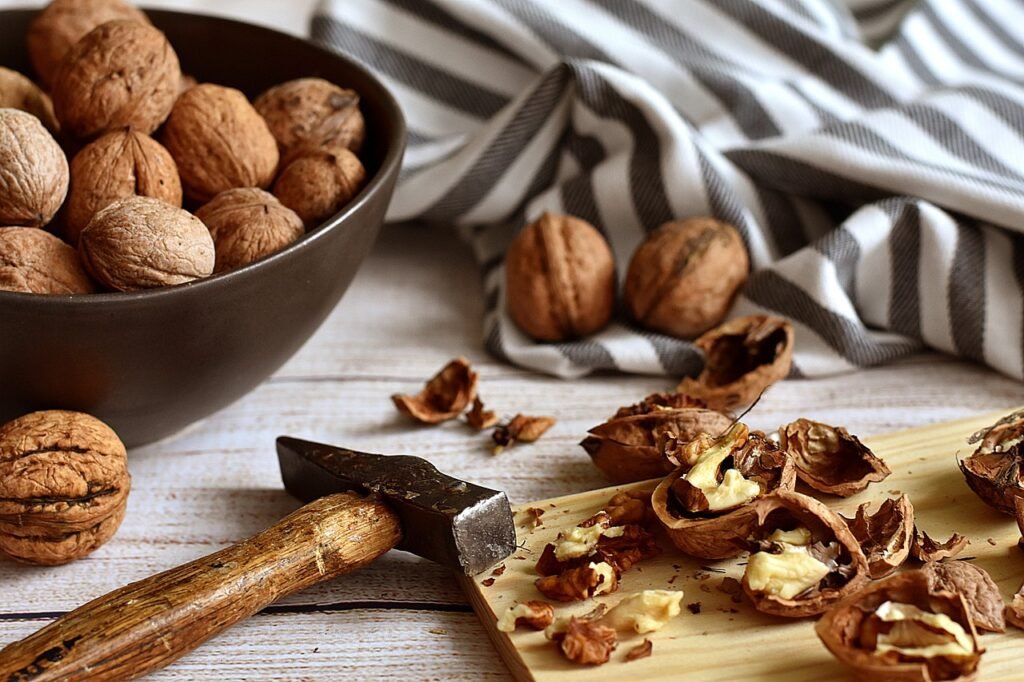 nuts 3844990 1280
