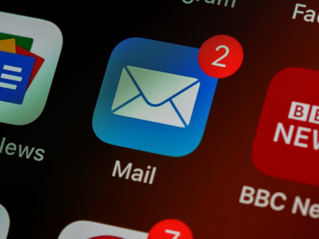 Mit kleinen Handlungen Großes bewirken - das sind unsere "Großigkeiten". Folge 11: Durch regelmäßiges Entleeren des Mail-Postfaches Datenmüll vermeiden.
