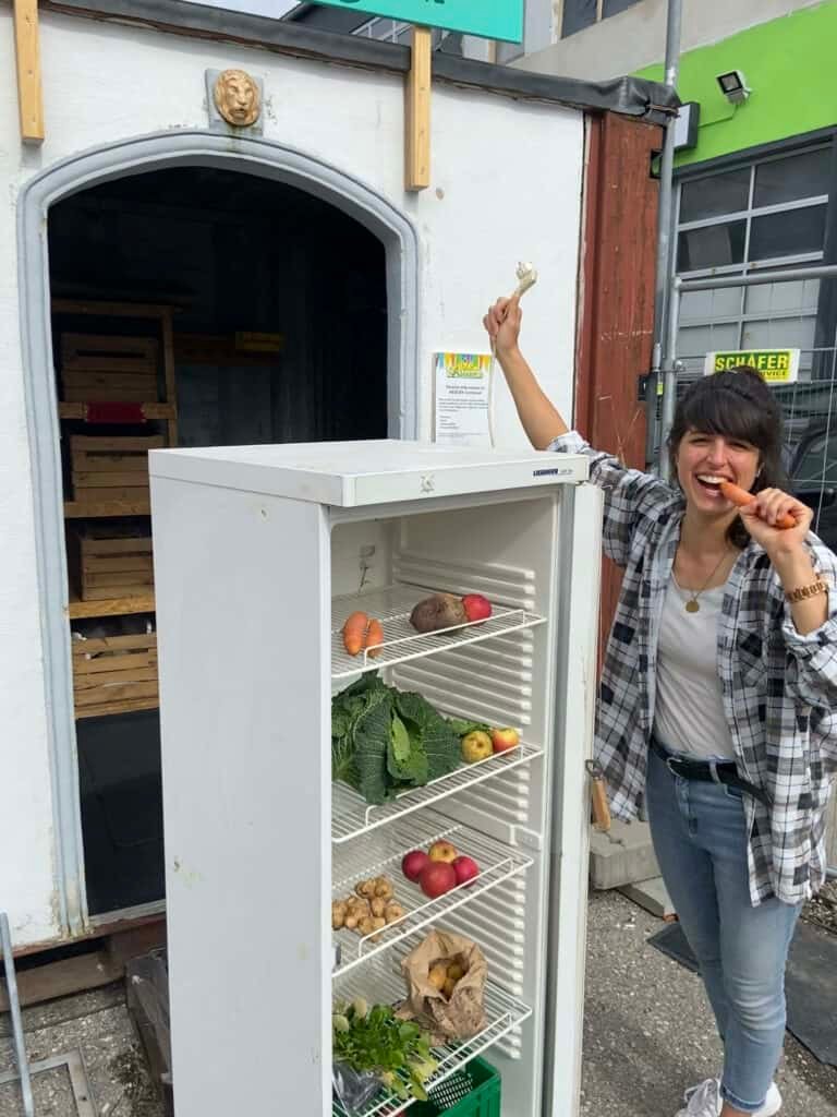 In unserer Serie „Nachbarn für Nachbarn” stellen wir euch regelmäßig Nachbarschaftsprojekte vor, die von der nebenan.de Stiftung gefördert werden. In Folge eins geht es um das Projekt von Larissa H., die in einem alten Bürocontainer einen Ort des materiellen Austauschs geschaffen hat.