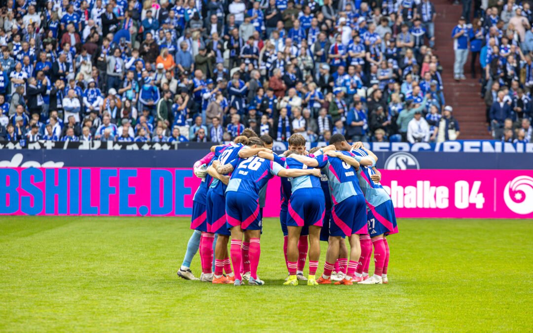 Deutsche Fußballvereine setzen mit Sondertrikots ein Zeichen