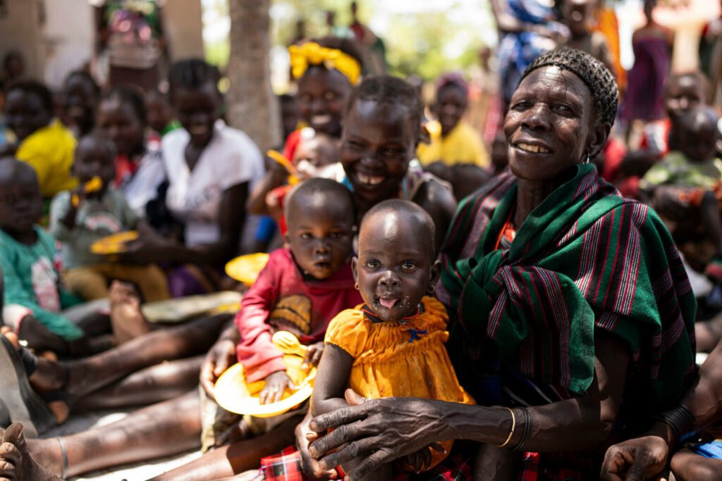 Ein besonderer Teller hilft Eltern in Uganda, ihre Kinder gesünder zu ernähren