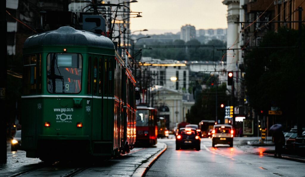Belgrad setzt ein Zeichen für soziale Gerechtigkeit und Nachhaltigkeit: Ab dem 1. Januar 2025 ist der ÖPNV in Serbiens Hauptstadt für alle kostenlos.