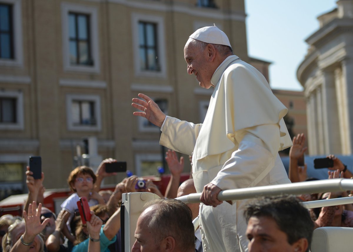 Homosexuelle Männer dürfen Priester werden in Italien.