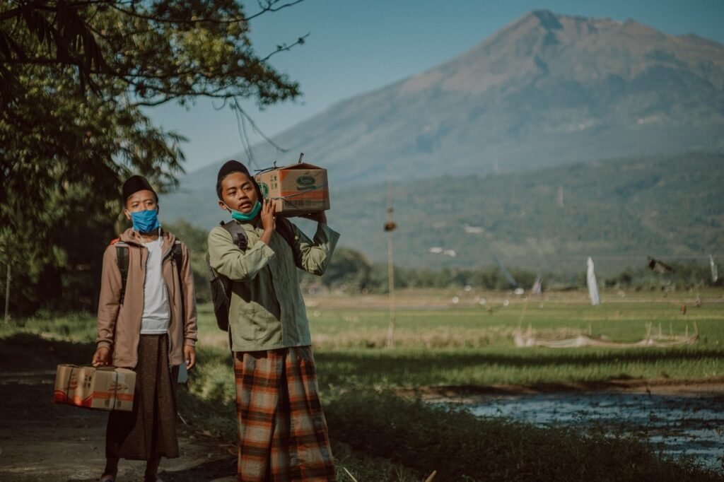 Kostenlose Verpflegung für Kinder und Schwangere soll Mangelernährung in Indonesien bekämpfen und die Zukunftschancen verbessern.