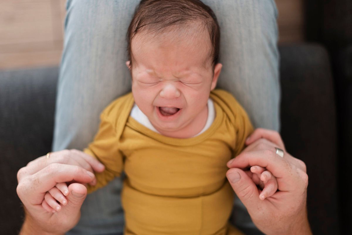 Schreibabys stellen Eltern vor Herausforderungen, doch sie sind nicht allein: Sozialarbeiter:innen und spezialisierte Beratungsstellen bieten gezielte Hilfe.