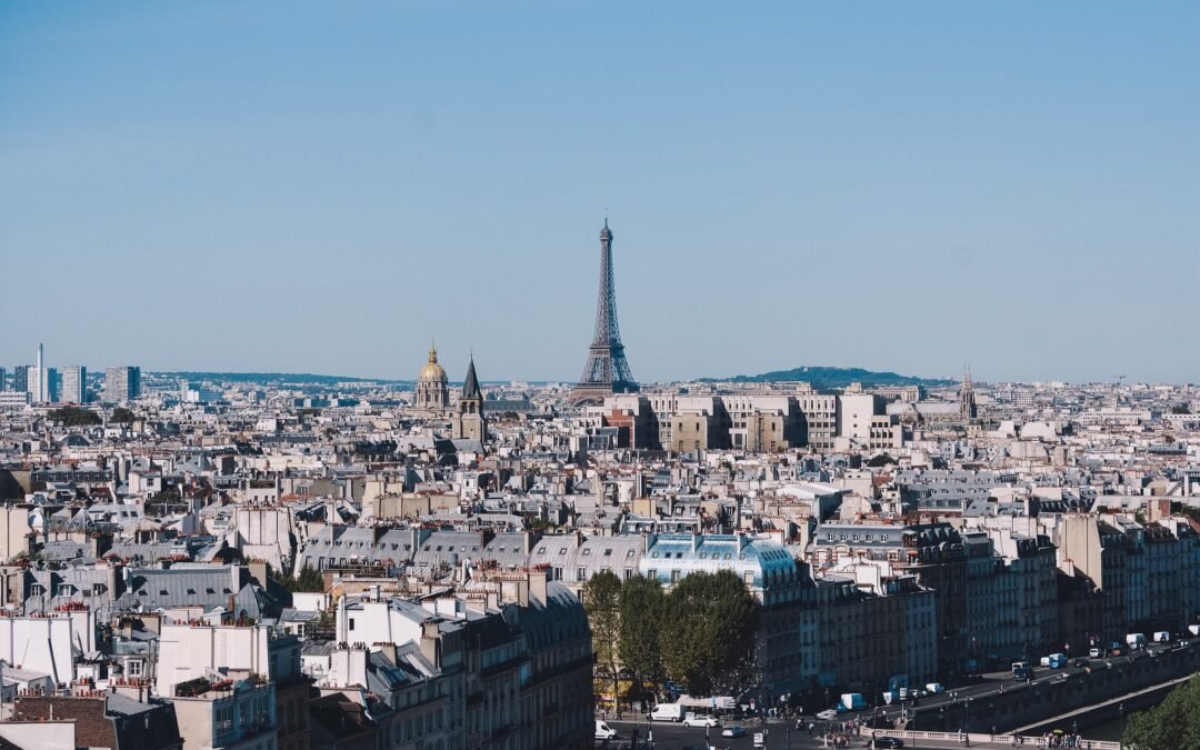 Paris entsiegelt den Rathausvorplatz und pflanzt einen Stadtwald
