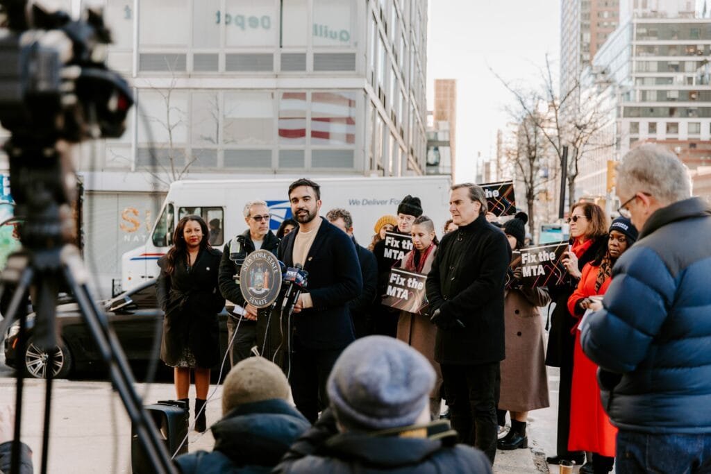 Zohran Mamdani hat große Visionen. Hinter seinen Visionen stehen abertausende überzeugte New Yorker und New Yorkerinnen. 