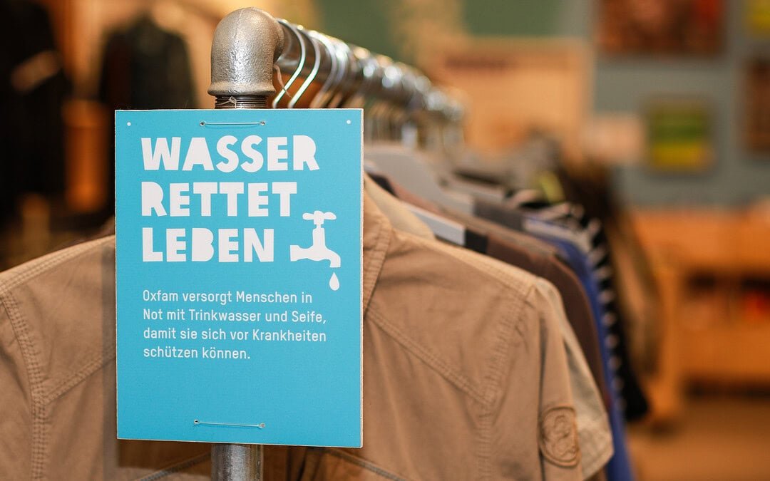 Secondhand statt Fast Fashion: Wie Oxfam Shops Nachhaltigkeit vorantreiben