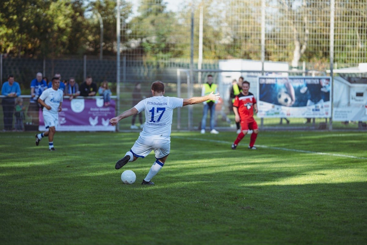 omar ramadan fussball unsplash