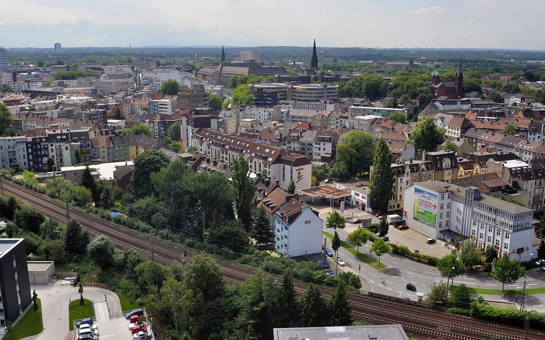 Pilotprojekt versorgt Bäume und senkt Hitze im Sommer