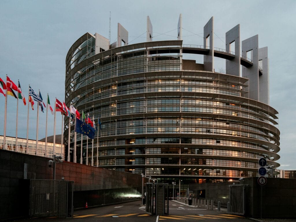 Die EU will sexualisierte Deepfakes verbieten. Ein Schritt für mehr Schutz vor digitaler Gewalt, die vor allem Frauen betrifft.