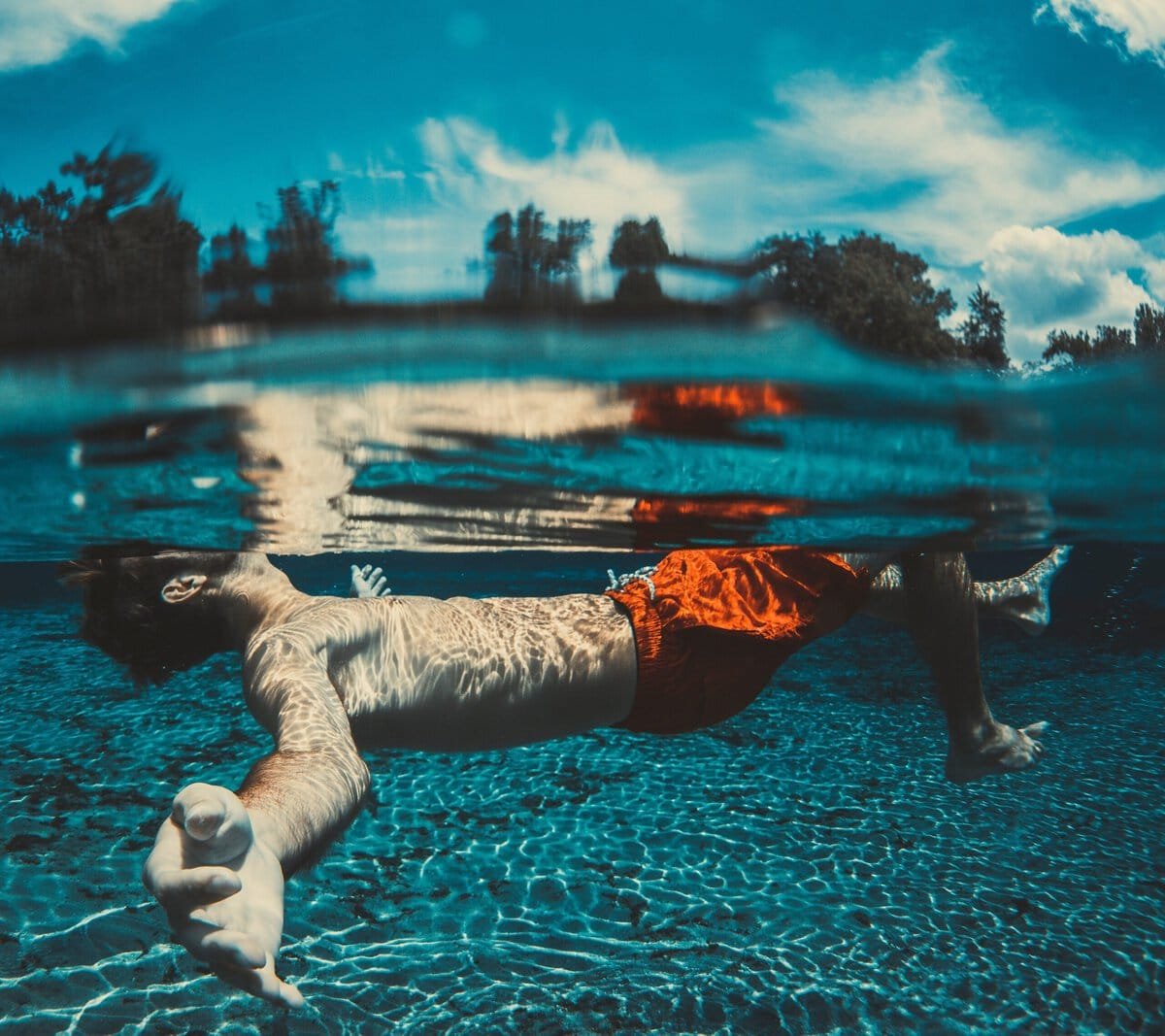 In Deutschland lernen wieder mehr Menschen, sicher zu schwimmen.